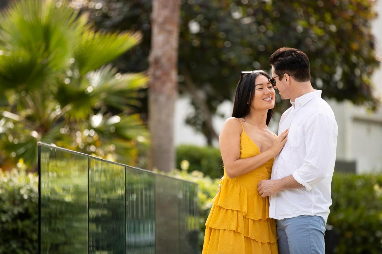 プルマン　マジェンタ　ショアーズ　リゾート ジ・エントランス エクステリア 写真 A couple in love