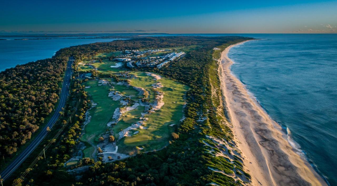 プルマン　マジェンタ　ショアーズ　リゾート ジ・エントランス エクステリア 写真 Aerial view of the golf course
