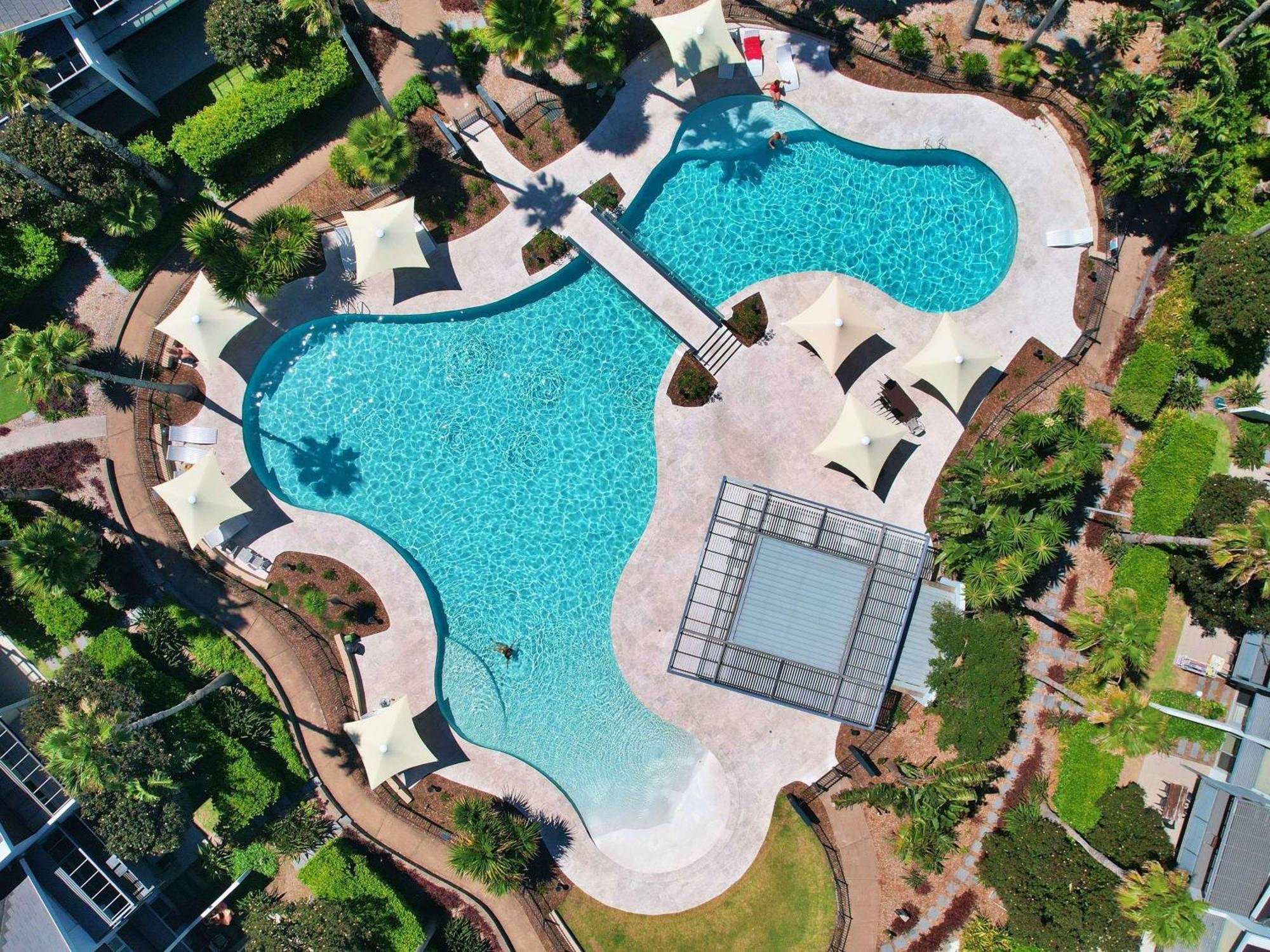 プルマン　マジェンタ　ショアーズ　リゾート ジ・エントランス エクステリア 写真 Aerial view of the pool