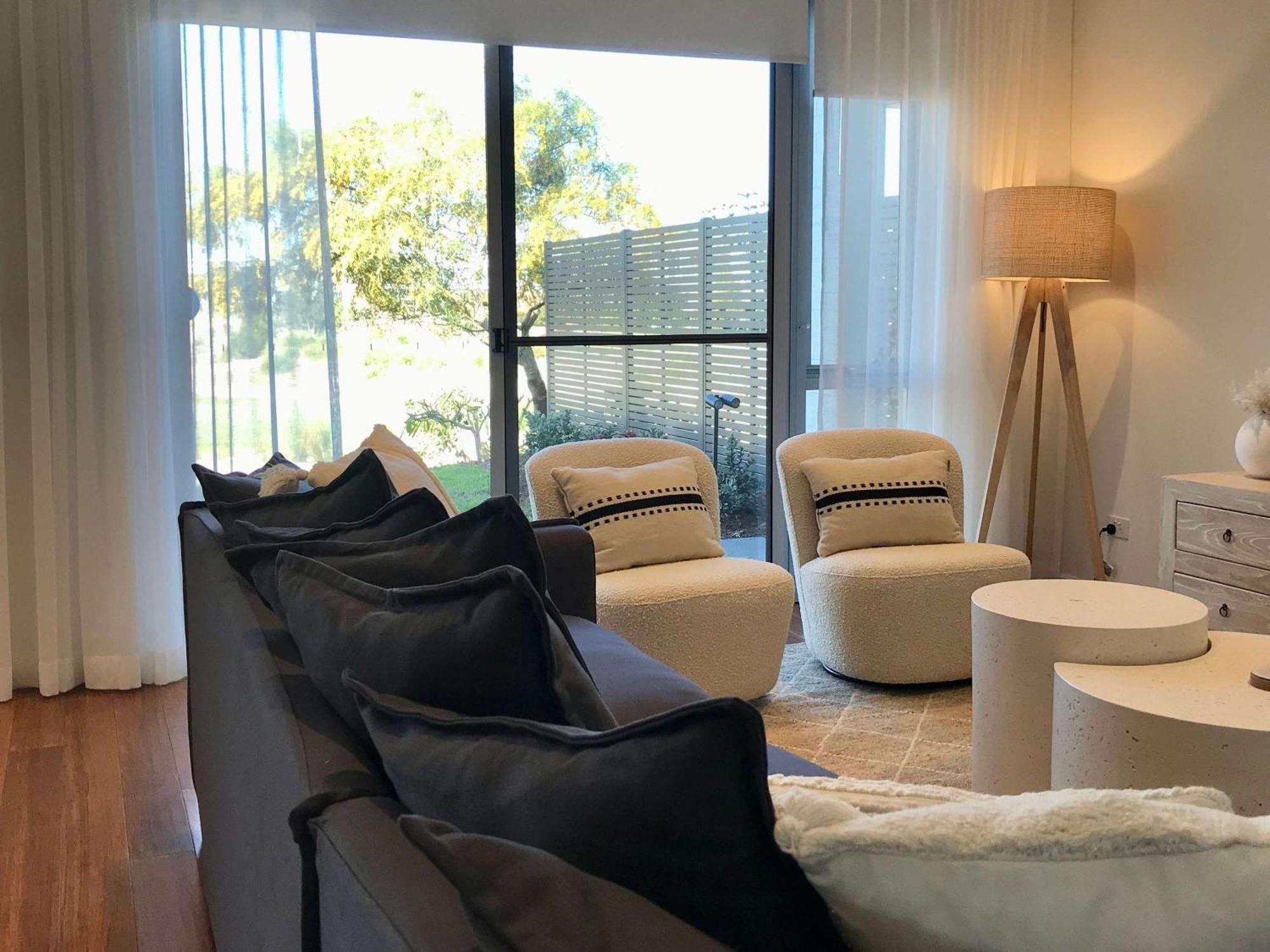 プルマン　マジェンタ　ショアーズ　リゾート ジ・エントランス エクステリア 写真 A living room in a typical apartment at the complex