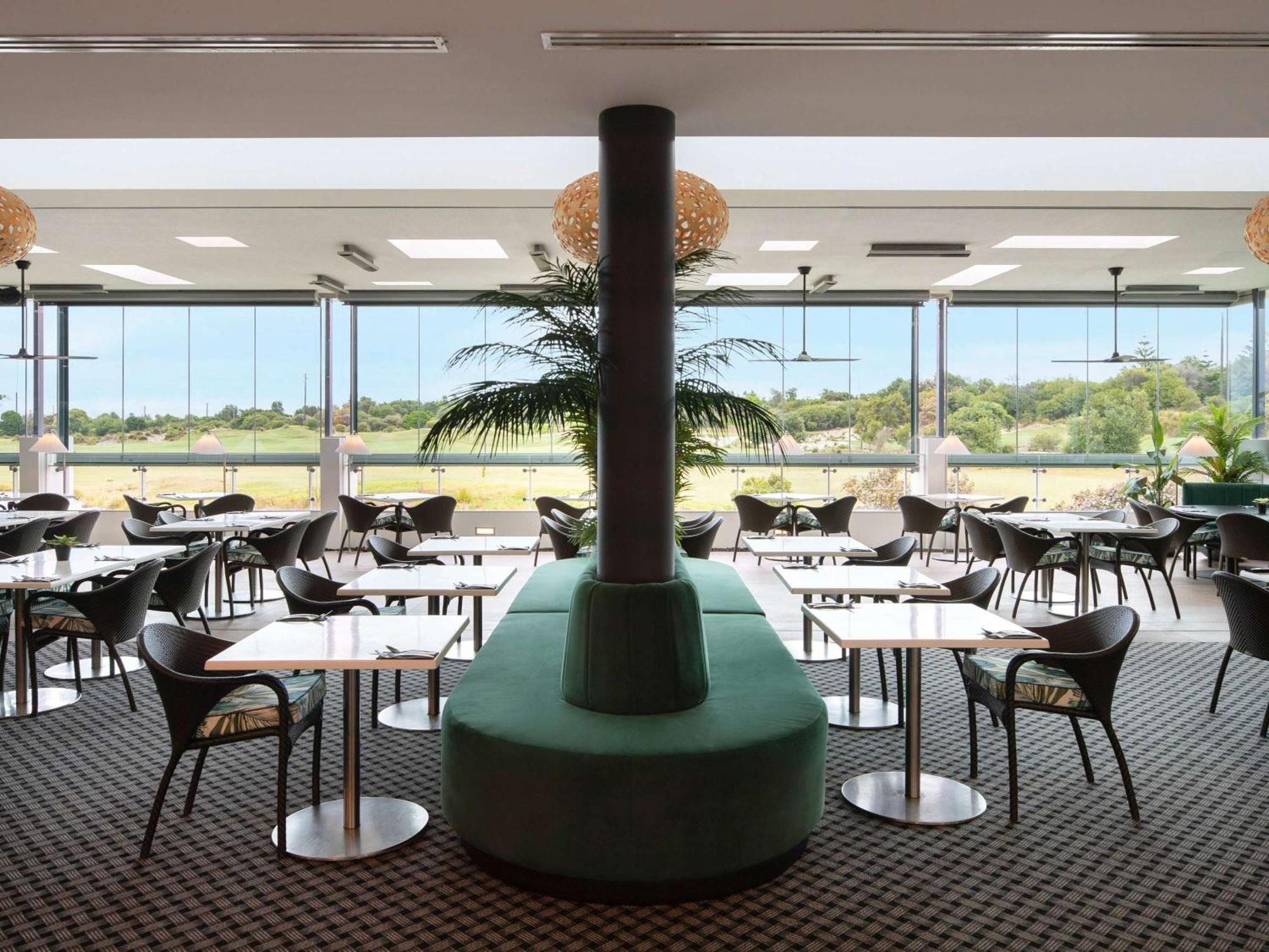 プルマン　マジェンタ　ショアーズ　リゾート ジ・エントランス エクステリア 写真 The restaurant at the clubhouse