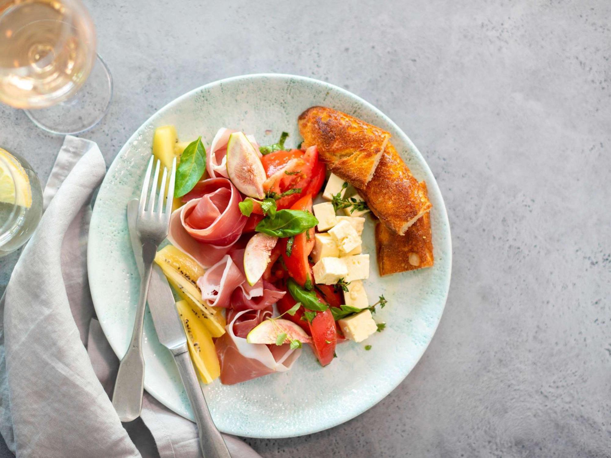 プルマン　マジェンタ　ショアーズ　リゾート ジ・エントランス エクステリア 写真 A plate of ham and cheese
