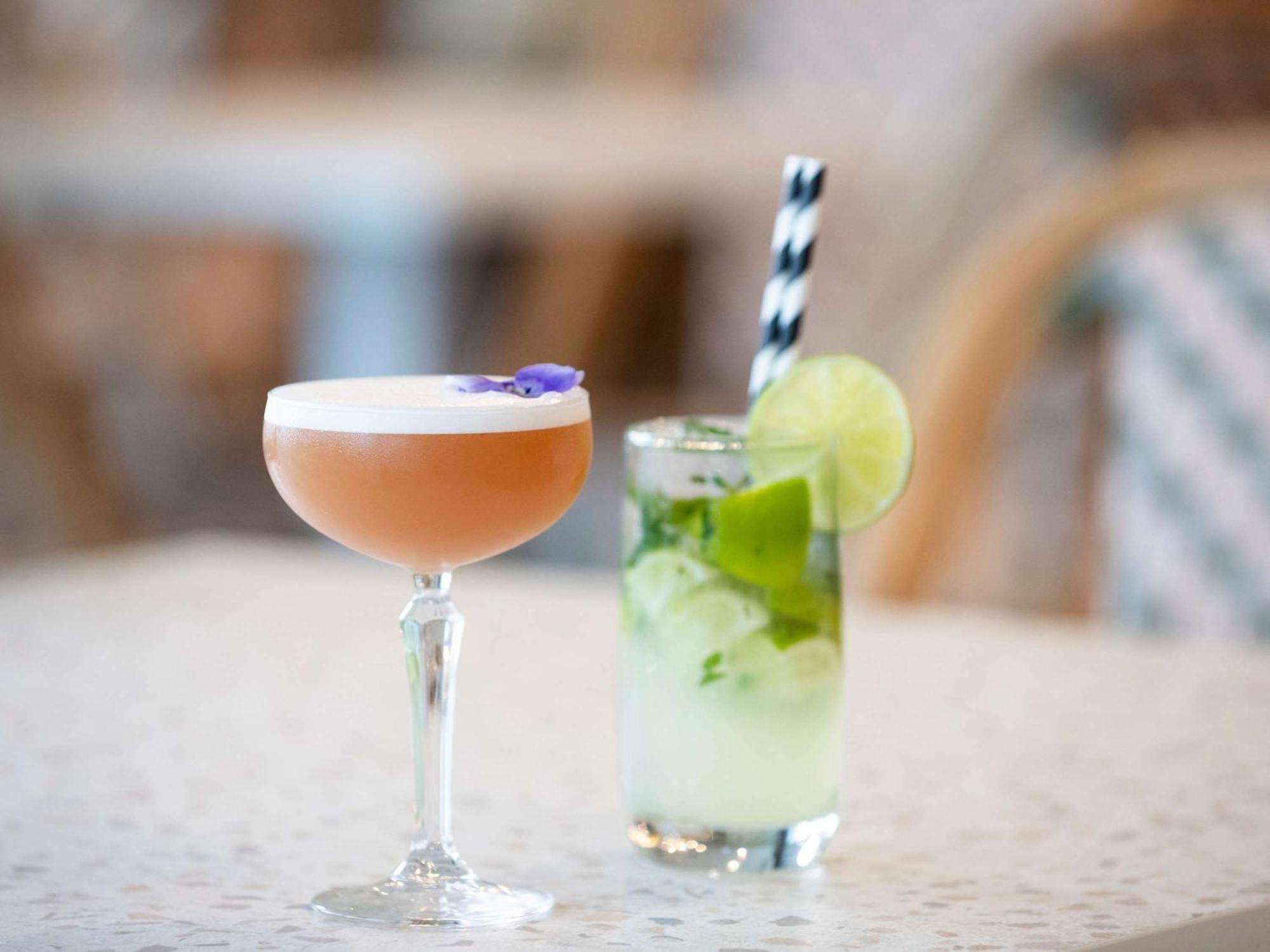 プルマン　マジェンタ　ショアーズ　リゾート ジ・エントランス エクステリア 写真 A Clover Club (left) and a Mint Julep (right)