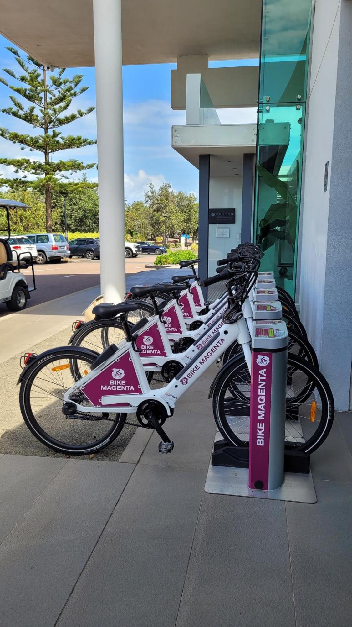 プルマン　マジェンタ　ショアーズ　リゾート ジ・エントランス エクステリア 写真 Bike share bikes at the University of Queensland, St Lucia campus
